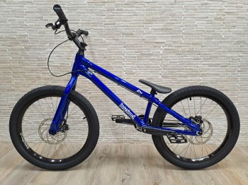 Bike 22" Inspired Flow - blau glanz Magura MT4